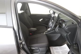 Toyota Yaris 1.5 VVT-h Design E-CVT Euro 6 (s/s) 5dr