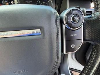 Land Rover Range Rover Sport 3.0 SD V6 Autobiography Dynamic SUV 5dr Diesel Auto 4WD Euro 6 (