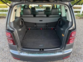 Volkswagen Touran 2.0 TDI Sport DSG 5dr (7 Seats)