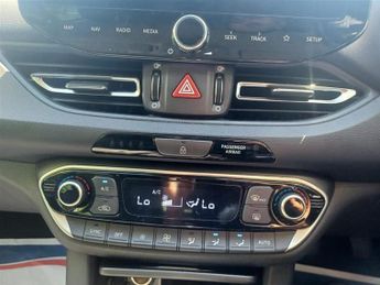 Hyundai i30 1.0 T-GDi MHEV Premium Tourer Euro 6 (s/s) 5dr