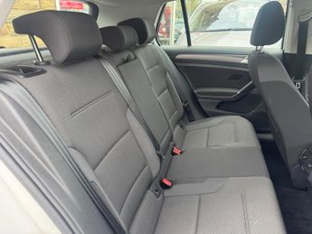 Volkswagen e-Golf 35.8kWh e-Golf Auto 5dr