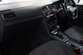Volkswagen e-Golf 35.8kWh e-Golf Auto 5dr