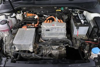 Volkswagen e-Golf 35.8kWh e-Golf Auto 5dr