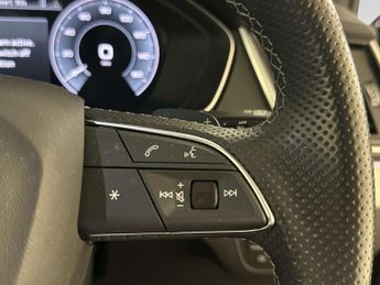 Audi Q5 2.0 TFSIe 50 S line SUV 5dr Petrol Plug-in Hybrid S Tronic quatt