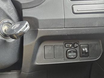 Toyota Auris 1.6 V-Matic SR Euro 5 5dr