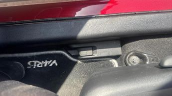 Toyota Yaris 1.5 VVT-h Y20 Bi-tone E-CVT Euro 6 (s/s) 5dr