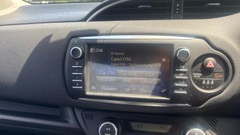 Toyota Yaris 1.5 VVT-h Y20 Bi-tone E-CVT Euro 6 (s/s) 5dr