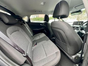 Hyundai KONA 64kWh Premium Auto 5dr (10.5kW Charger)