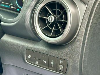 Hyundai KONA 64kWh Premium Auto 5dr (10.5kW Charger)
