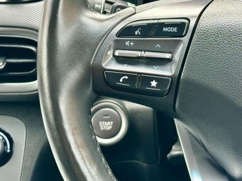 Hyundai KONA 64kWh Premium Auto 5dr (10.5kW Charger)