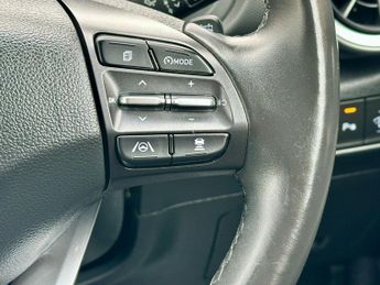 Hyundai KONA 64kWh Premium Auto 5dr (10.5kW Charger)