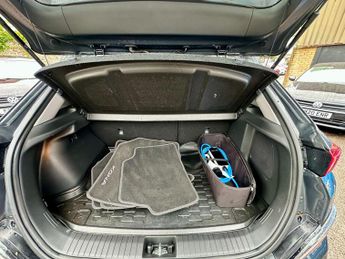Hyundai KONA 64kWh Premium Auto 5dr (10.5kW Charger)