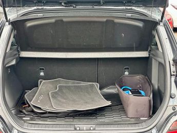 Hyundai KONA 64kWh Premium Auto 5dr (10.5kW Charger)