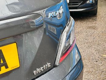 Hyundai KONA 64kWh Premium Auto 5dr (10.5kW Charger)