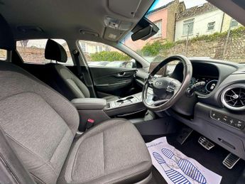 Hyundai KONA 64kWh Premium Auto 5dr (10.5kW Charger)