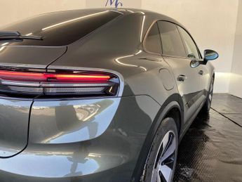 Porsche Macan 100kWh Auto 5dr