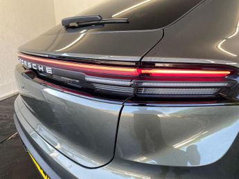 Porsche Macan 100kWh Auto 5dr