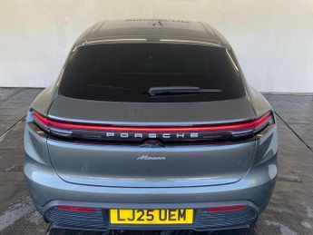 Porsche Macan 100kWh Auto 5dr