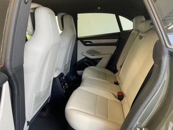 Porsche Macan 100kWh Auto 5dr