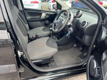 Toyota AYGO 1.0 VVT-i Move Euro 5 5dr