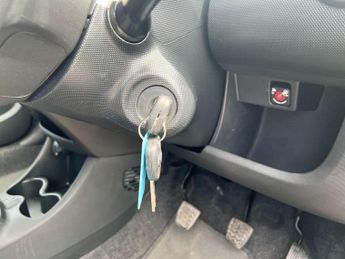 Toyota AYGO 1.0 VVT-i Move Euro 5 5dr