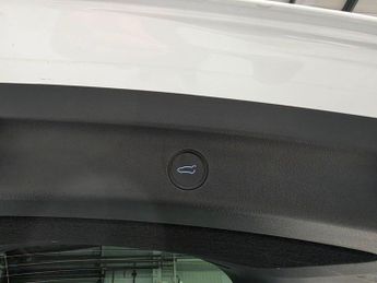Tesla Model Y Auto RWD 5dr