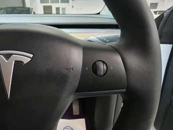 Tesla Model Y Auto RWD 5dr