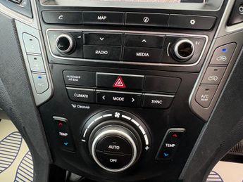 Hyundai Santa Fe 2.2 CRDi Blue Drive Premium Auto 4WD Euro 6 (s/s) 5dr (7 Seat)