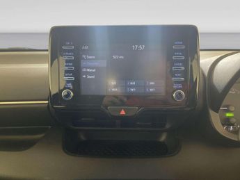 Toyota Yaris 1.5 VVT-h Icon Hatchback 5dr Petrol Hybrid E-CVT Euro 6 (s/s) (1