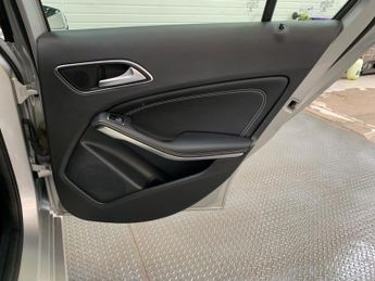 Mercedes-Benz A Class 1.6 A180 SE 7G-DCT Euro 6 (s/s) 5dr