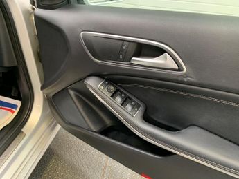 Mercedes-Benz A Class 1.6 A180 SE 7G-DCT Euro 6 (s/s) 5dr