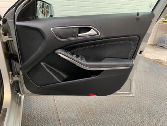 Mercedes-Benz A Class 1.6 A180 SE 7G-DCT Euro 6 (s/s) 5dr