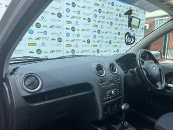 Ford Fusion 1.6 Zetec 5dr