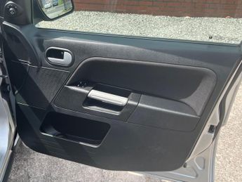 Ford Fusion 1.6 Zetec 5dr