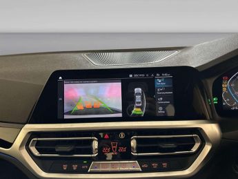 BMW 3 Series 2.0 330e 12kWh SE Pro Saloon 4dr Petrol Plug-in Hybrid Auto Euro