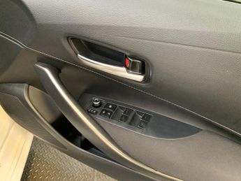 Toyota Corolla 2.0 VVT-h Design CVT Euro 6 (s/s) 5dr