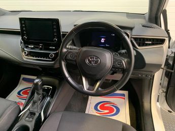 Toyota Corolla 2.0 VVT-h Design CVT Euro 6 (s/s) 5dr