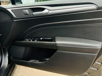 Ford Mondeo 2.0 TDCi Titanium Powershift Euro 6 (s/s) 5dr