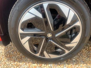 MG MG4 51kWh SE Auto 5dr