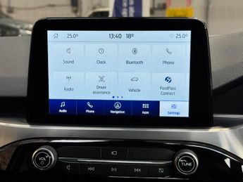 Ford Kuga 2.5 EcoBoost Duratec 14.4kWh Titanium First Edition CVT Euro 6 (
