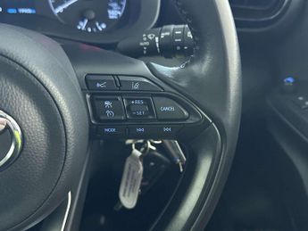 Toyota Yaris 1.5 VVT-h Icon Hatchback 5dr Petrol Hybrid E-CVT Euro 6 (s/s) (1