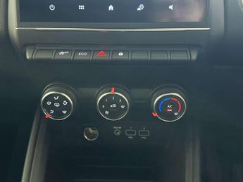 Renault Clio 1.0 TCe Iconic Hatchback 5dr Petrol Manual Euro 6 (s/s) (100 ps)