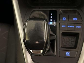 Toyota RAV4 2.5 VVT-h Design SUV 5dr Petrol Hybrid CVT Euro 6 (s/s) (218 ps)