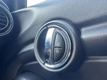 MINI Hatch 1.5 Cooper Auto Euro 6 (s/s) 5dr