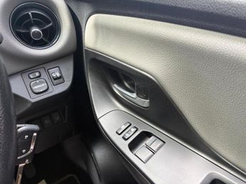 Toyota Yaris 1.5 VVT-i Icon Tech CVT Euro 6 5dr