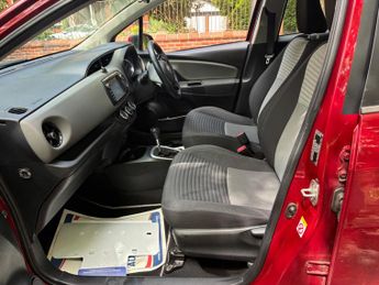 Toyota Yaris 1.5 VVT-i Icon Tech CVT Euro 6 5dr