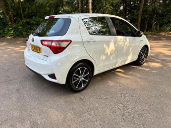 Toyota Yaris 1.5 VVT-h Icon Tech E-CVT Euro 6 (s/s) 5dr