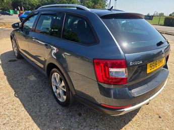 Skoda Octavia 2.0 TDI Scout DSG 4WD Euro 6 (s/s) 5dr