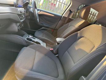 Ford Focus 1.0T EcoBoost Titanium Auto Euro 6 (s/s) 5dr