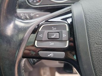 Volkswagen Touareg 3.0 TDI V6 BlueMotion Tech R-Line Tiptronic 4WD Euro 5 (s/s) 5dr